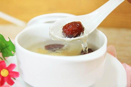Cách làm chè tổ yến táo đỏ