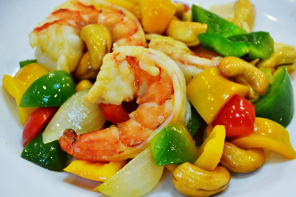 Ngon bùi lạ miệng với tôm xào hạt điều