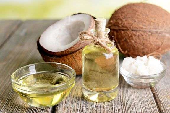 Tự tay chế biến dầu dừa làm đẹp những ngày đầu Đông